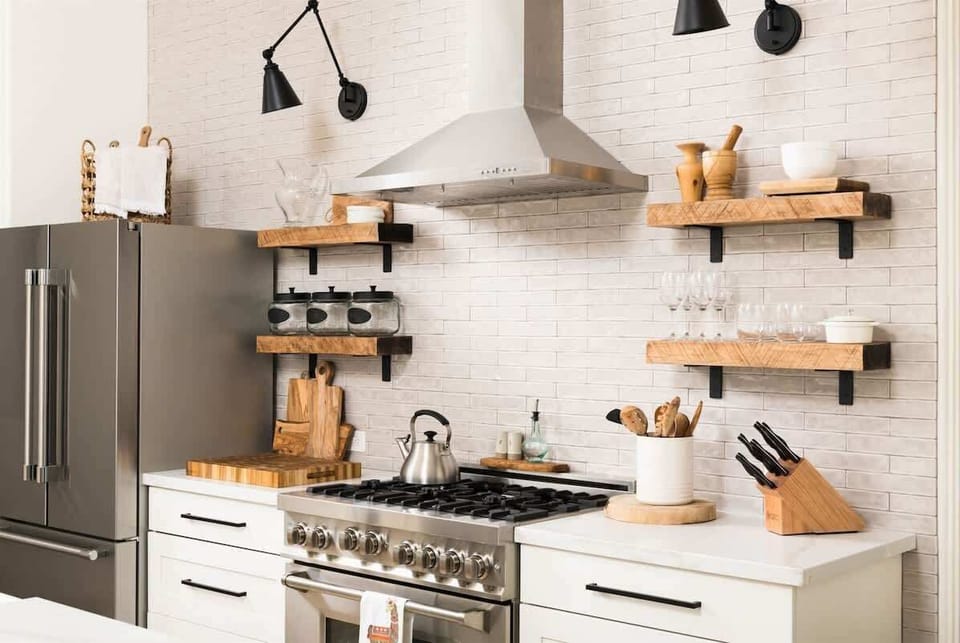 High-end kitchen appliances, fully stocked and ready 