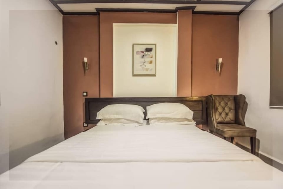 Comfort Room | Egyptian cotton sheets, premium bedding, down comforters