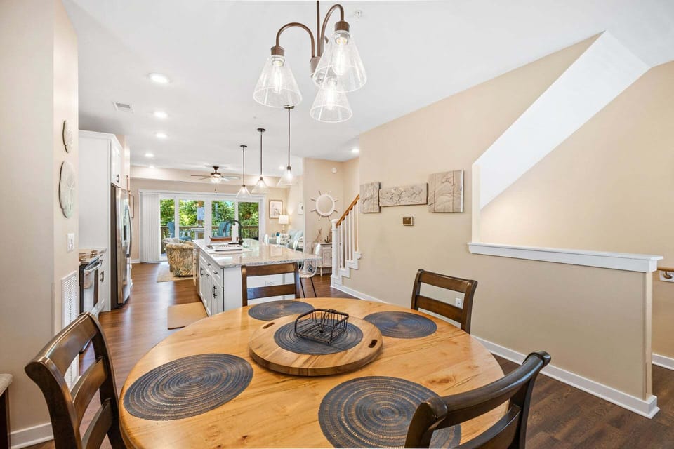Spend your days in the spacious Living Area with beautiful high ceilings and lots of brilliant natural light coming in through the 12' sliding glass doors.