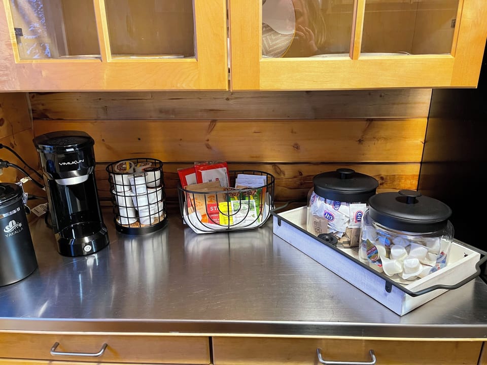 Well stocked coffee bar. A variety of coffee pods, tea and other warm beverages 