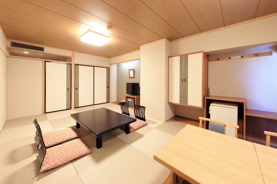 Comfort Room, Non Smoking | In-room safe, WiFi (free), bed sheets