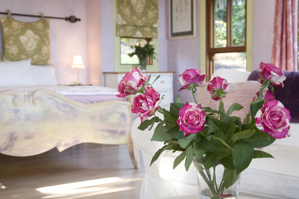 Romantic Studio, Non Smoking, Kitchenette (Amelies 1 night) | Soundproofing, iron/ironing board, WiFi (free), individually decorated