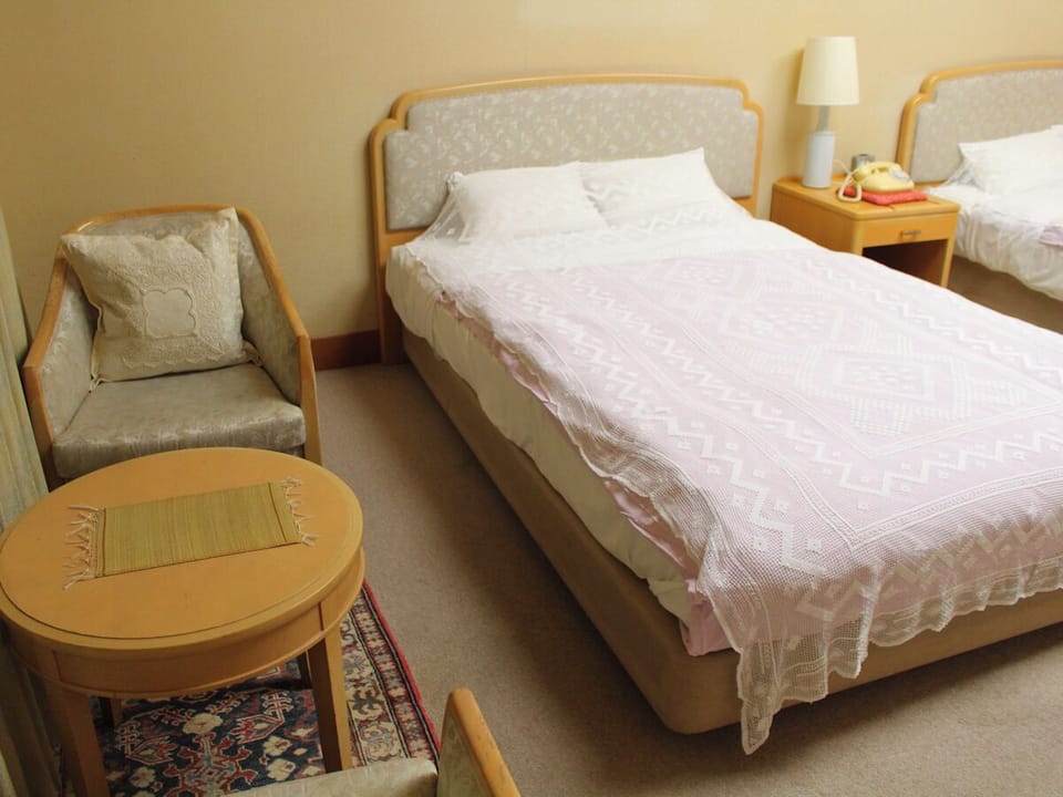 In-room safe, WiFi (free)