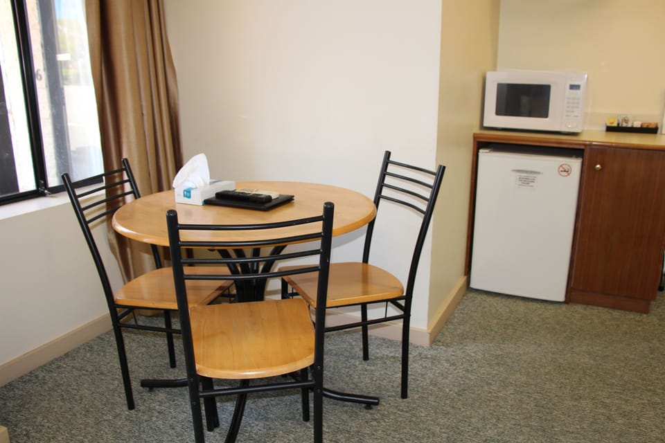 Deluxe Twin | In-room dining