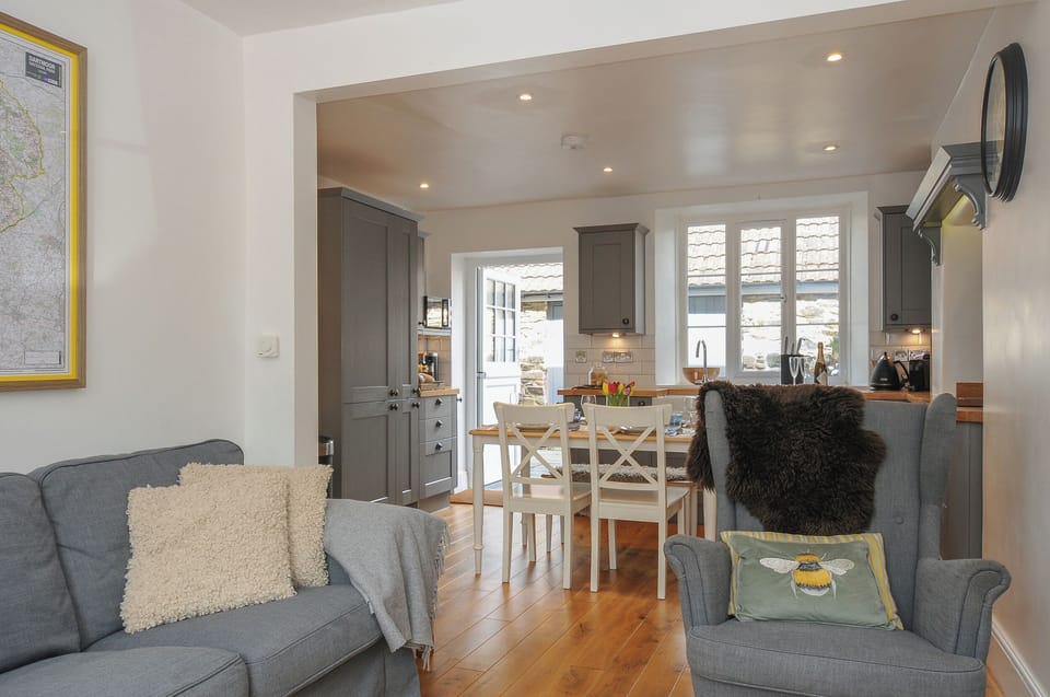 Cottage | Living area | Fireplace