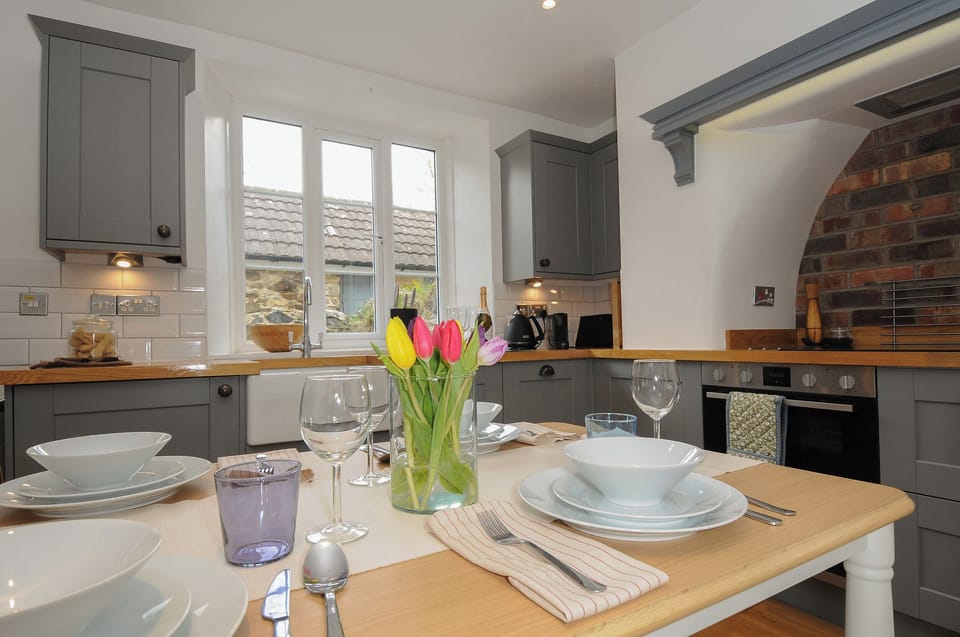 Cottage | Private kitchen | Fridge, dishwasher, electric kettle, toaster
