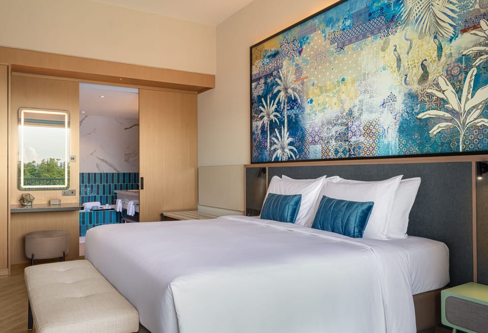 Deluxe Suite | Minibar (free items), in-room safe, desk, iron/ironing board
