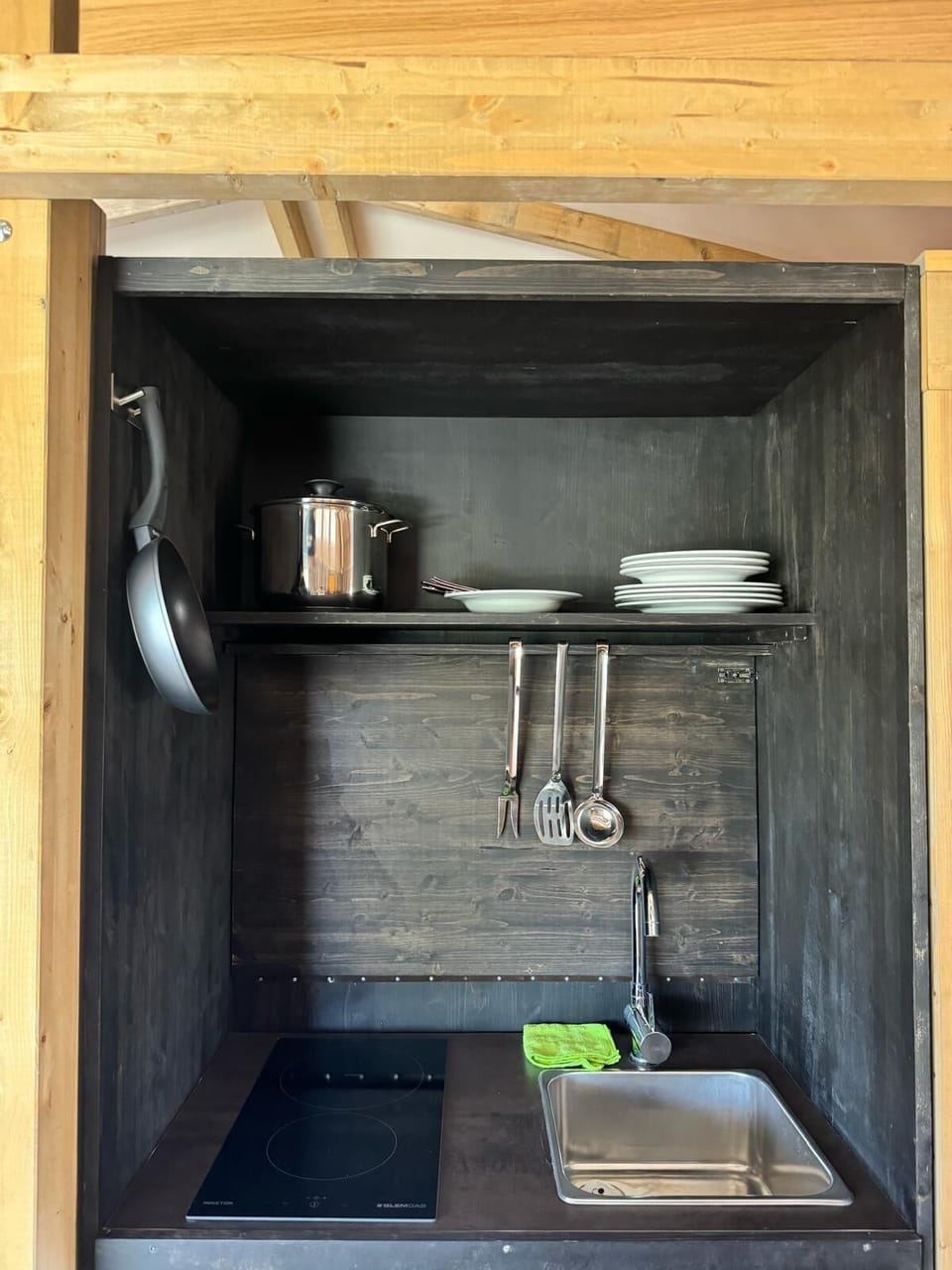 Deluxe Tent, Garden View, Annex Building | Private kitchen | Full-size fridge, microwave, electric kettle