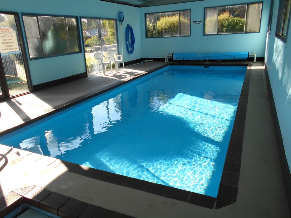 Indoor/outdoor pool