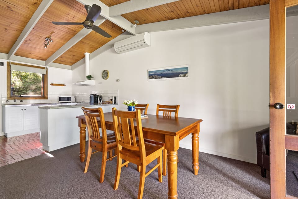 Apartment, 2 Bedrooms | Private kitchen | Full-size fridge, microwave, oven, stovetop