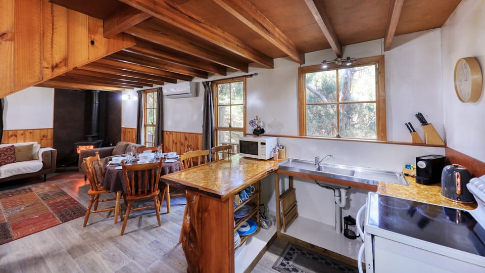 Family Tree House, 3 Bedrooms, Non Smoking, 2 Bathrooms (Spa treehouse) | Private kitchen | Fridge, microwave, oven, stovetop