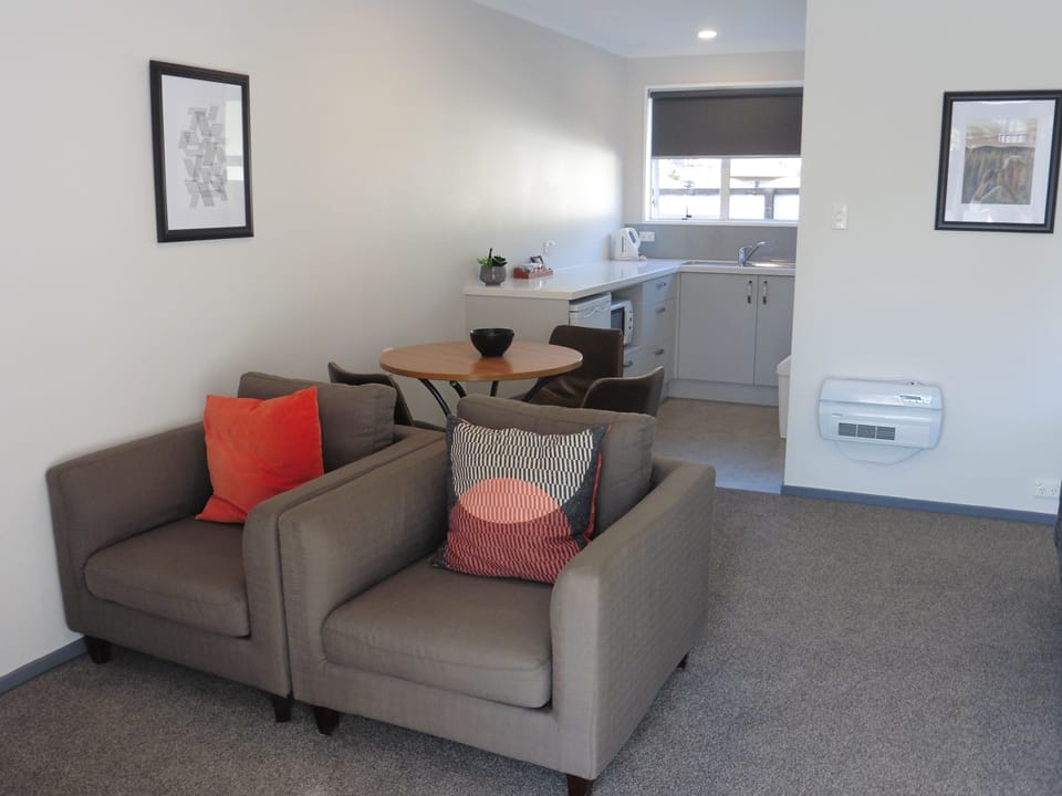Studio Unit with Kitchenette | Living area | TV