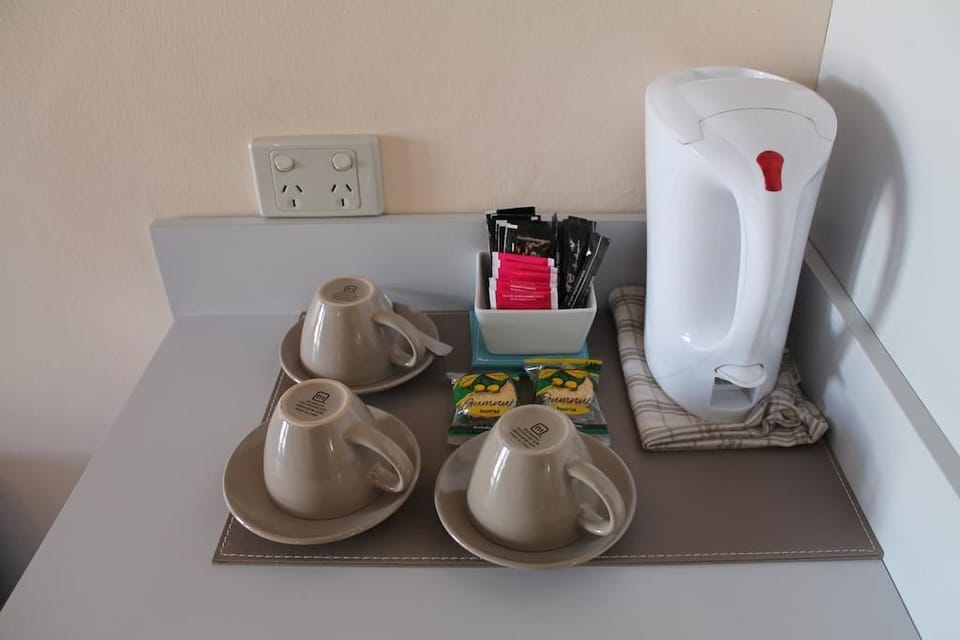 Twin Room Basic | Laptop workspace, soundproofing, iron/ironing board (on request)