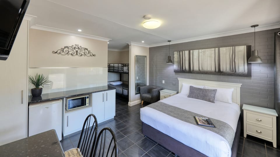Superior Queen Room | Free WiFi, bed sheets
