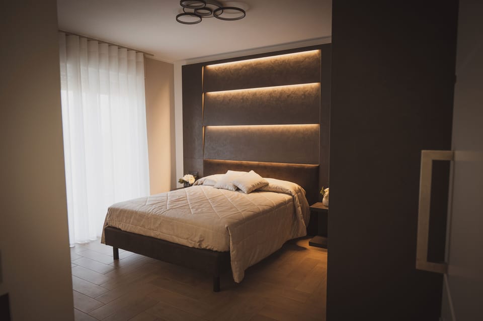 Deluxe Room | Premium bedding, down comforters, minibar, in-room safe
