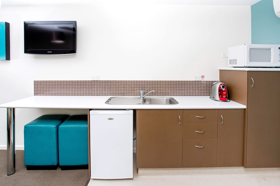 Studio Apartment - Shearwater  | Private kitchen | Fridge, microwave, stovetop, coffee/tea maker