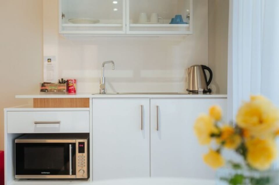 Coffee/tea maker, fridge, microwave, electric kettle