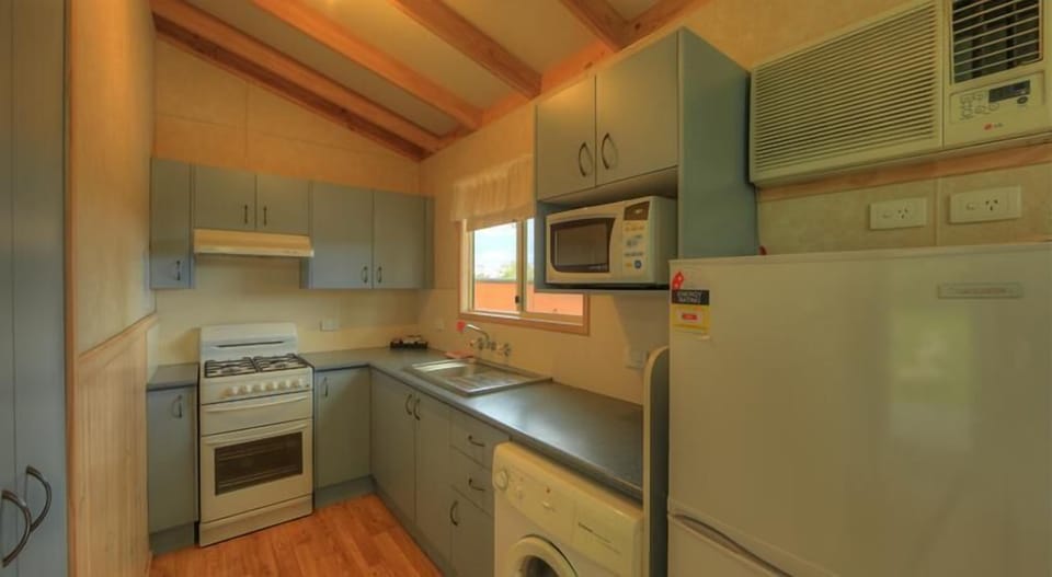 Fridge, microwave, stovetop