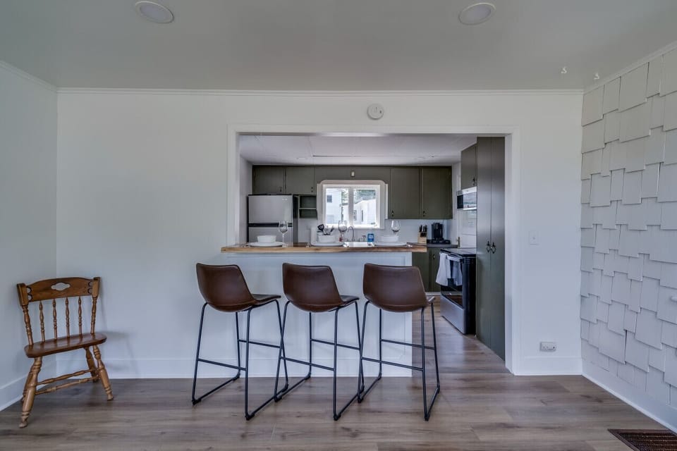 Bar seating off kitchen