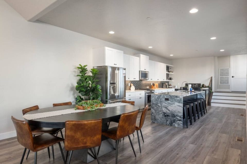 Dining room and Kitchen (seats 8 @ table & 6 @ bar top)