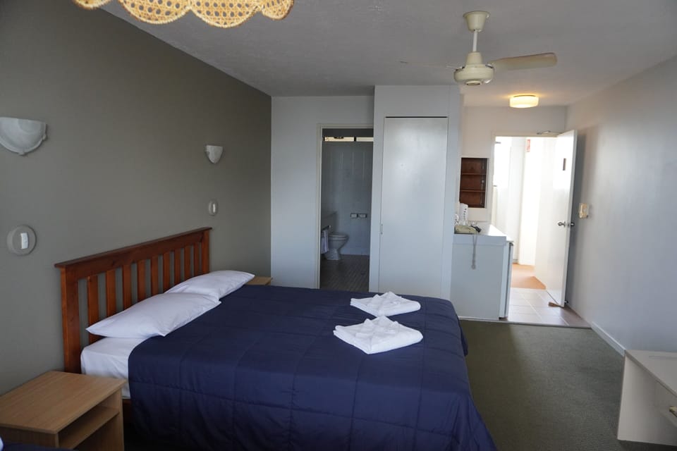 Standard Room, 1 Queen Bed | Bed sheets