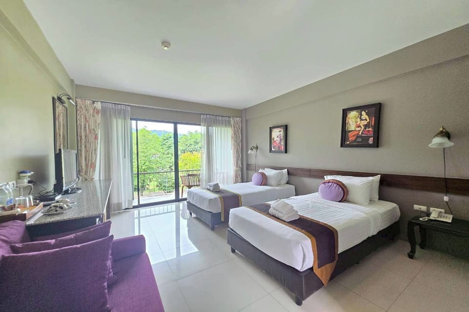 Deluxe Twin Suite | Minibar, rollaway beds (surcharge), WiFi (free), bed sheets