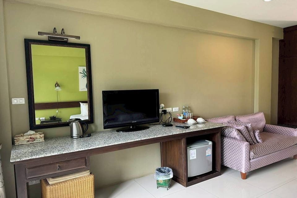 Deluxe Double Suite | Minibar, rollaway beds (surcharge), WiFi (free), bed sheets