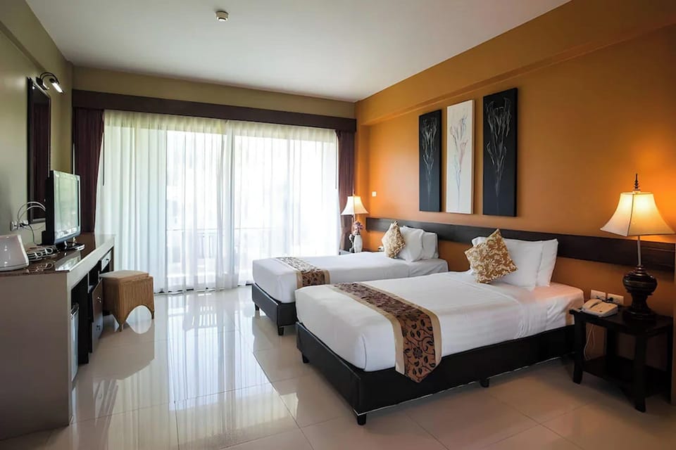 Deluxe Twin Suite | Minibar, rollaway beds (surcharge), WiFi (free), bed sheets