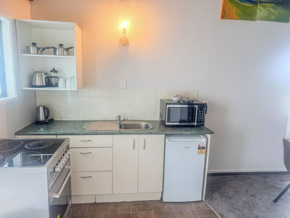 Superior Apartment, 1 Bedroom | Private kitchen | Microwave, stovetop, coffee/tea maker, electric kettle