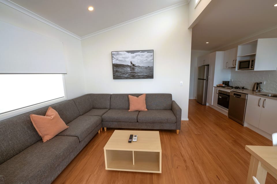 3 Bedroom Beachfront Cabin | Living area
