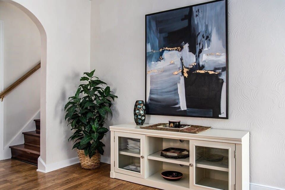 A cozy corner with a splash of color 