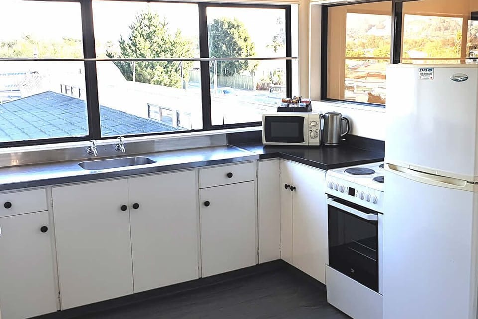 Three Bedroom Motel & Deck  | Private kitchen | Fridge, shared microwave, electric kettle