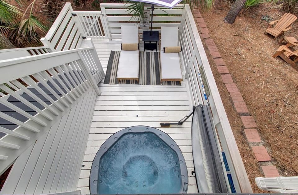 Lounge Area by Hot Tub/Splash Pool