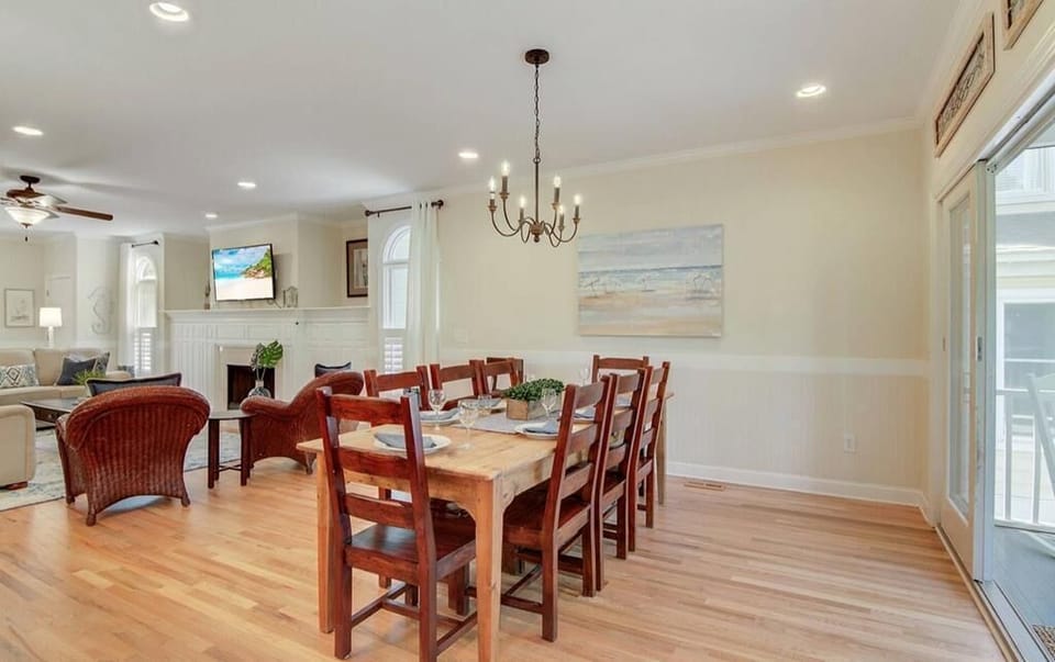 Dining Room, Poet's Place