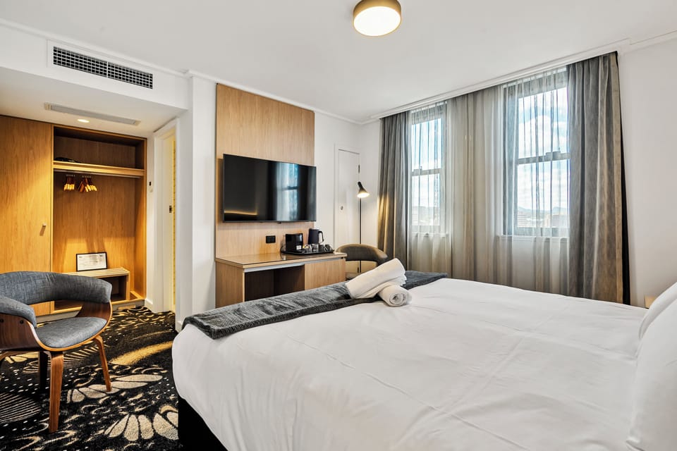 Standard Room, 1 King Bed, Non Smoking, Mountain View | Premium bedding, pillowtop beds, minibar, desk