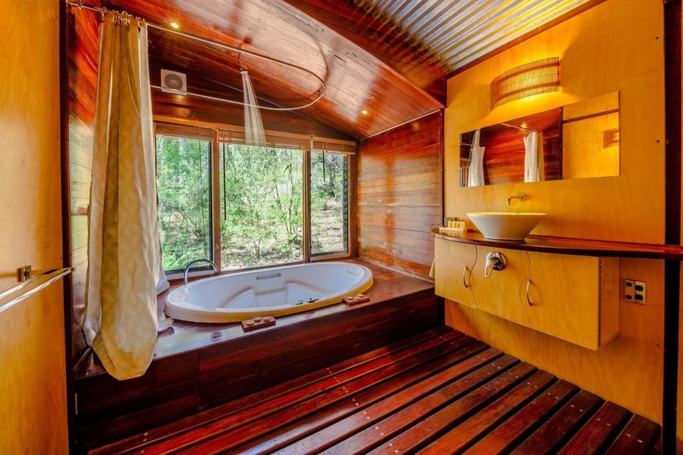 Standard Studio, Non Smoking, Kitchen (Studio 5) | Bathroom | Towels
