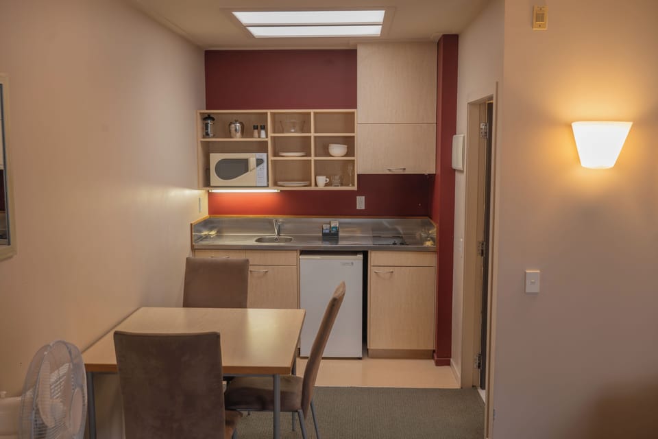 Double or Twin Room, Multiple Beds (1 Queen & 1 Single bed) | Private kitchen | Microwave, coffee/tea maker, electric kettle