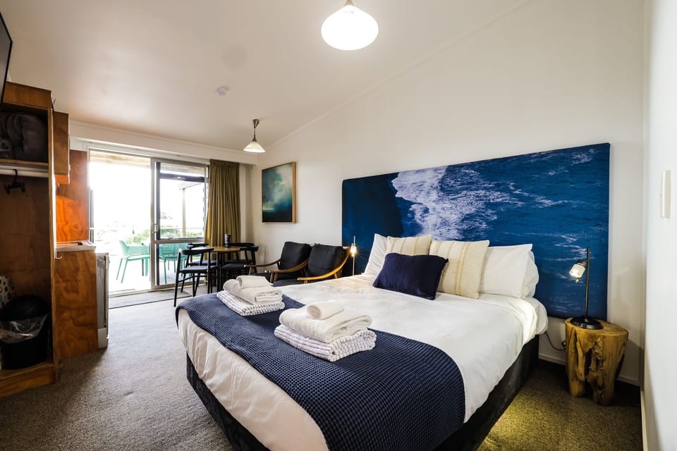 Motel - 2 Bedroom (Ocean View) | Individually decorated, free WiFi, bed sheets