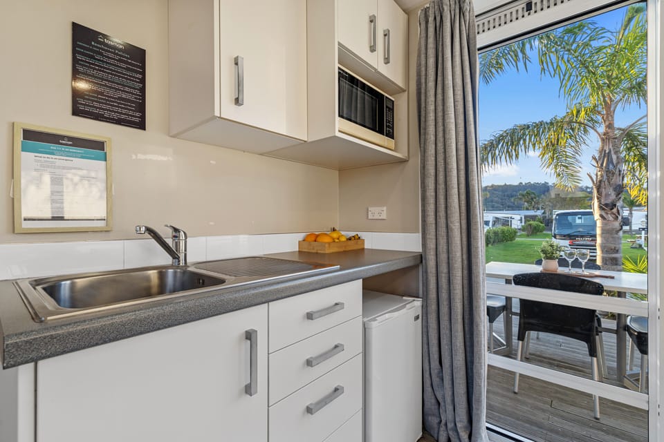 Standard Cabin (No Bathroom) | Private kitchen | Shared fridge, microwave