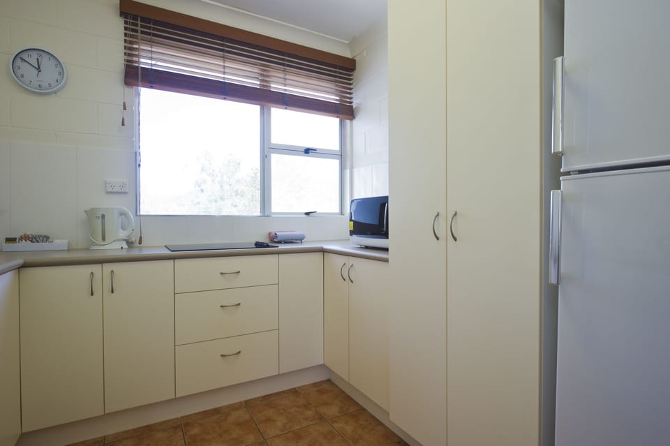 Full-size fridge, microwave, stovetop, cookware/dishes/utensils