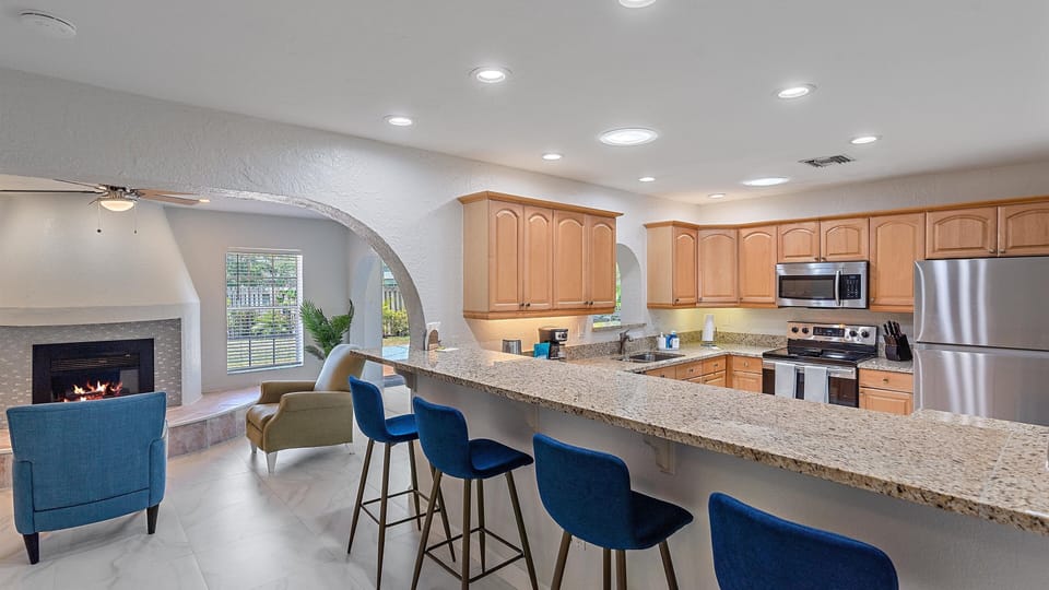 House, 4 Bedrooms | Private kitchen | Coffee/tea maker, fridge, oven, toaster