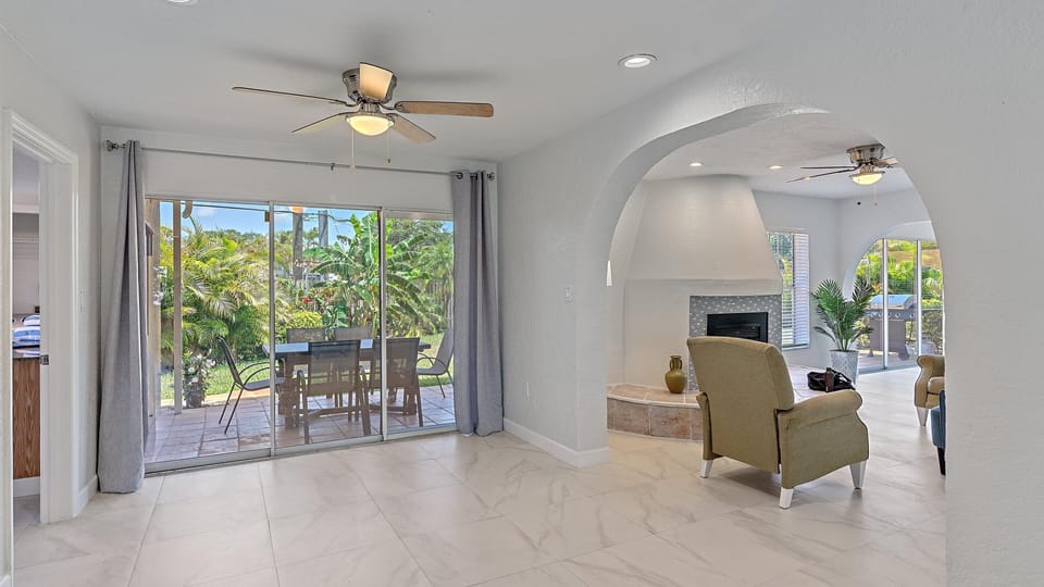 House, 4 Bedrooms | Living area | Smart TV