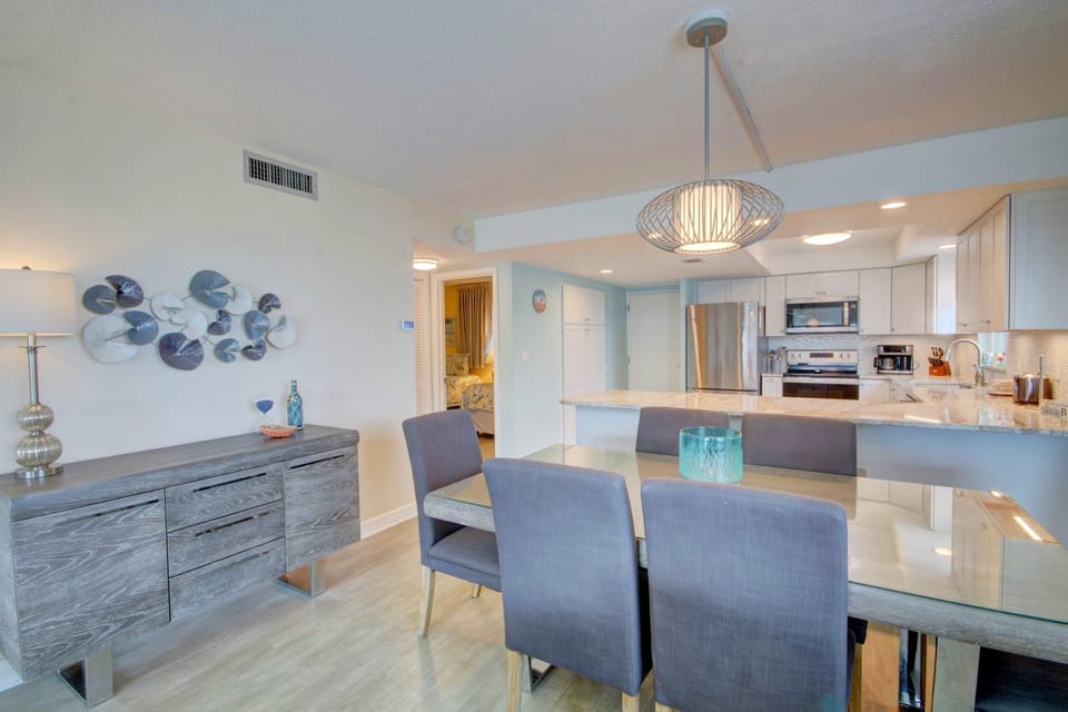 Condo, 2 Bedrooms | Dining