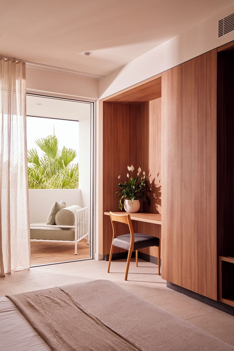Canopy - King Balcony First Floor | Minibar, desk, laptop workspace, soundproofing