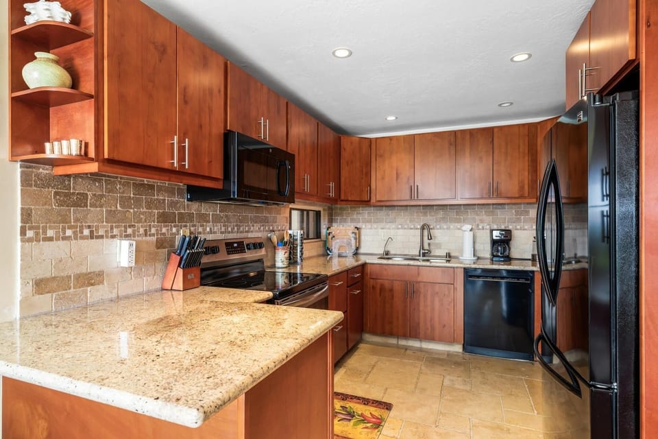Condo, 2 Bedrooms | Private kitchen | Fridge, oven, coffee/tea maker, toaster
