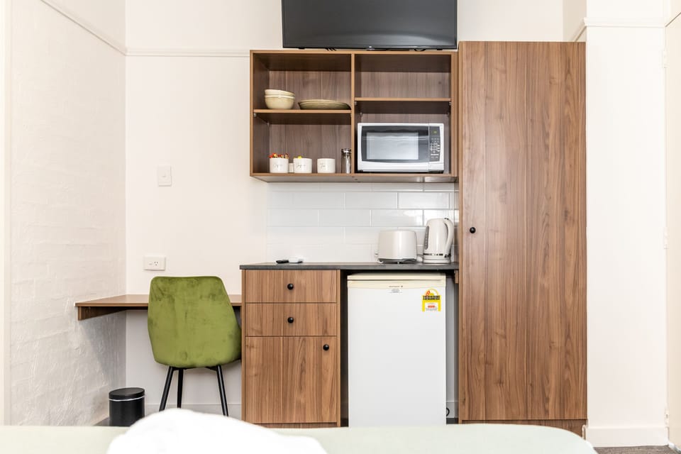 Double Room, Ensuite Bathroom | Desk, blackout drapes, iron/ironing board, WiFi (free)