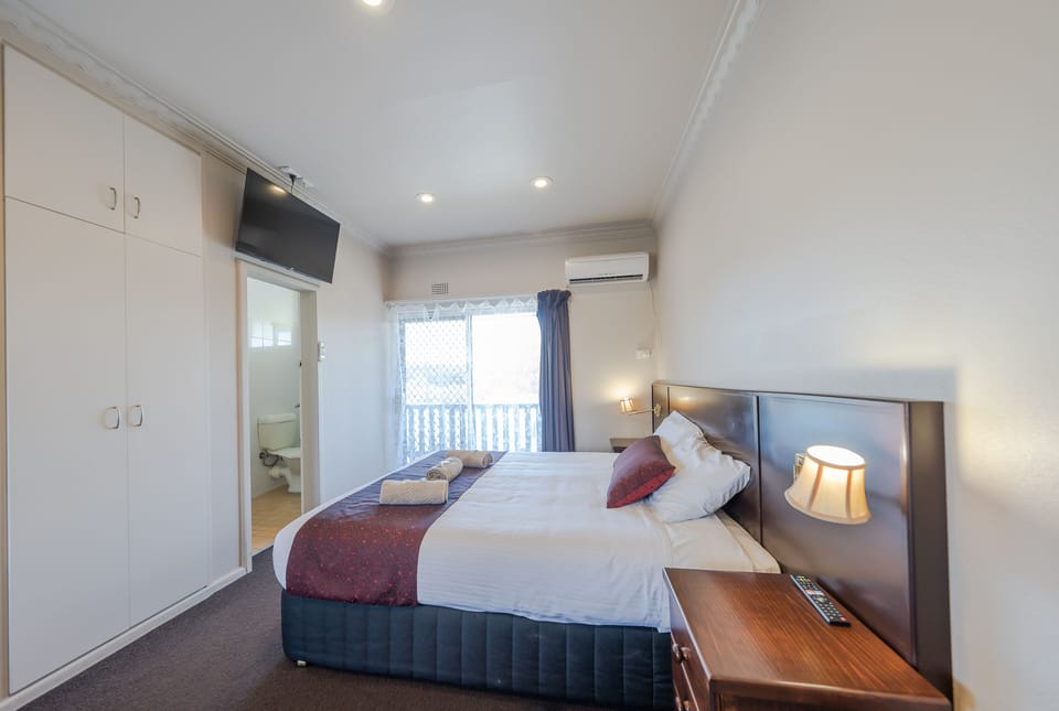 Deluxe Room, Non Smoking, Balcony (Delux King) | Premium bedding, soundproofing, iron/ironing board, free WiFi