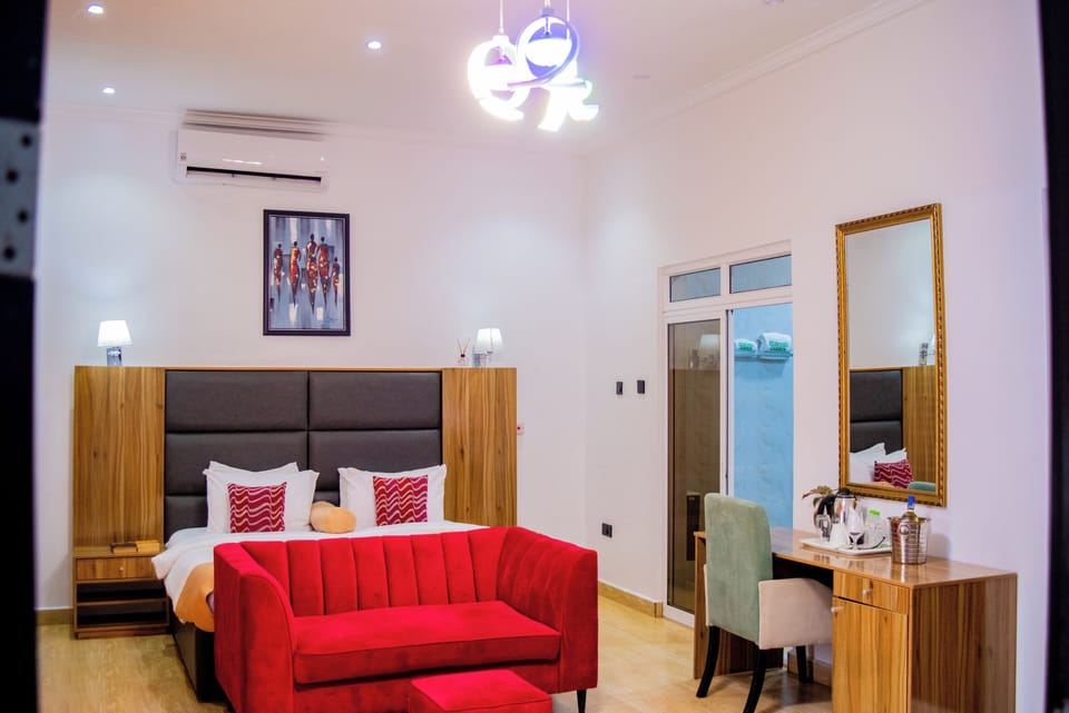 Deluxe Studio Suite, 1 Bedroom, Non Smoking, Garden Area | Desk, laptop workspace, soundproofing, free WiFi