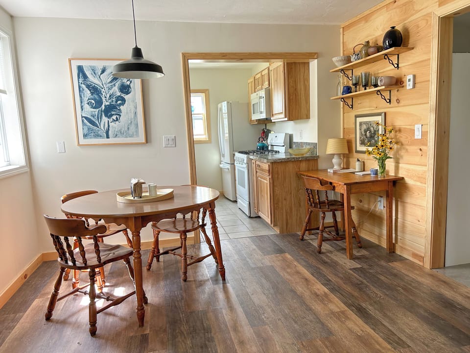 Dining area - seating for four