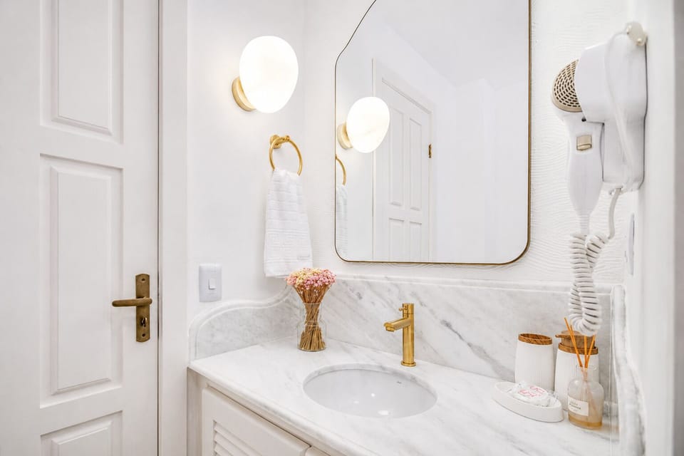 Traditional Double Room | Bathroom | Shower, hair dryer, towels, soap